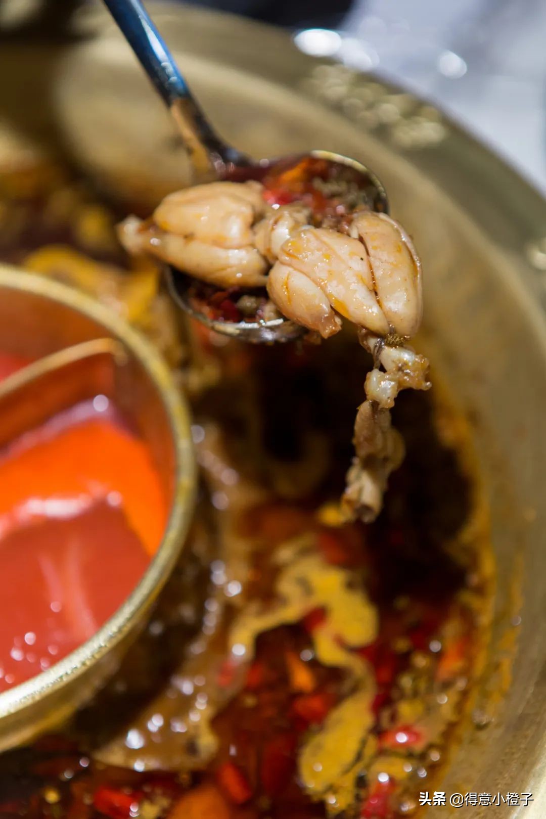 一来就火!哥老官、颜如晶炸鸡店再现排队名场面,亲测...