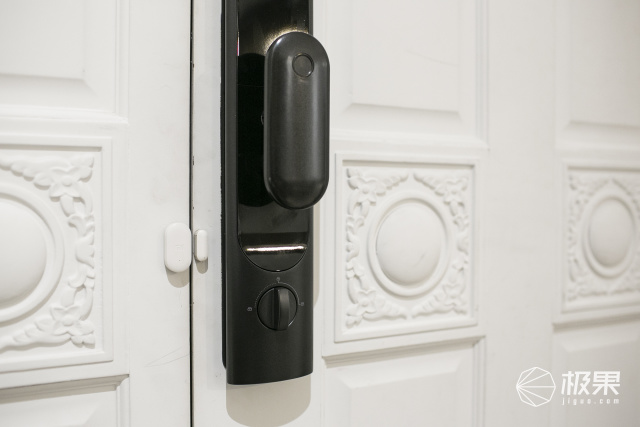 经常忘记自己锁门,智能门锁被锁定怎么解锁