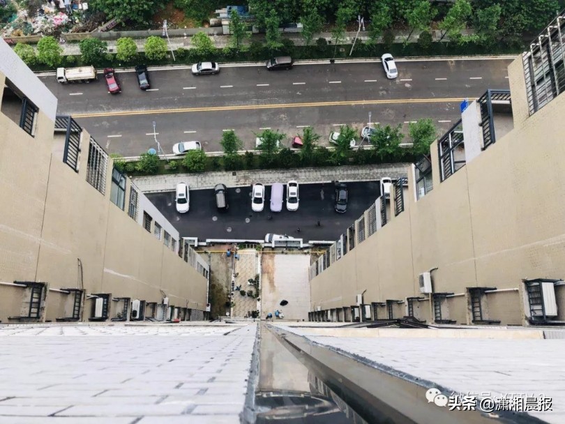 湘潭妈妈携孩子跳楼事件,27岁女子产后跳楼身亡后续