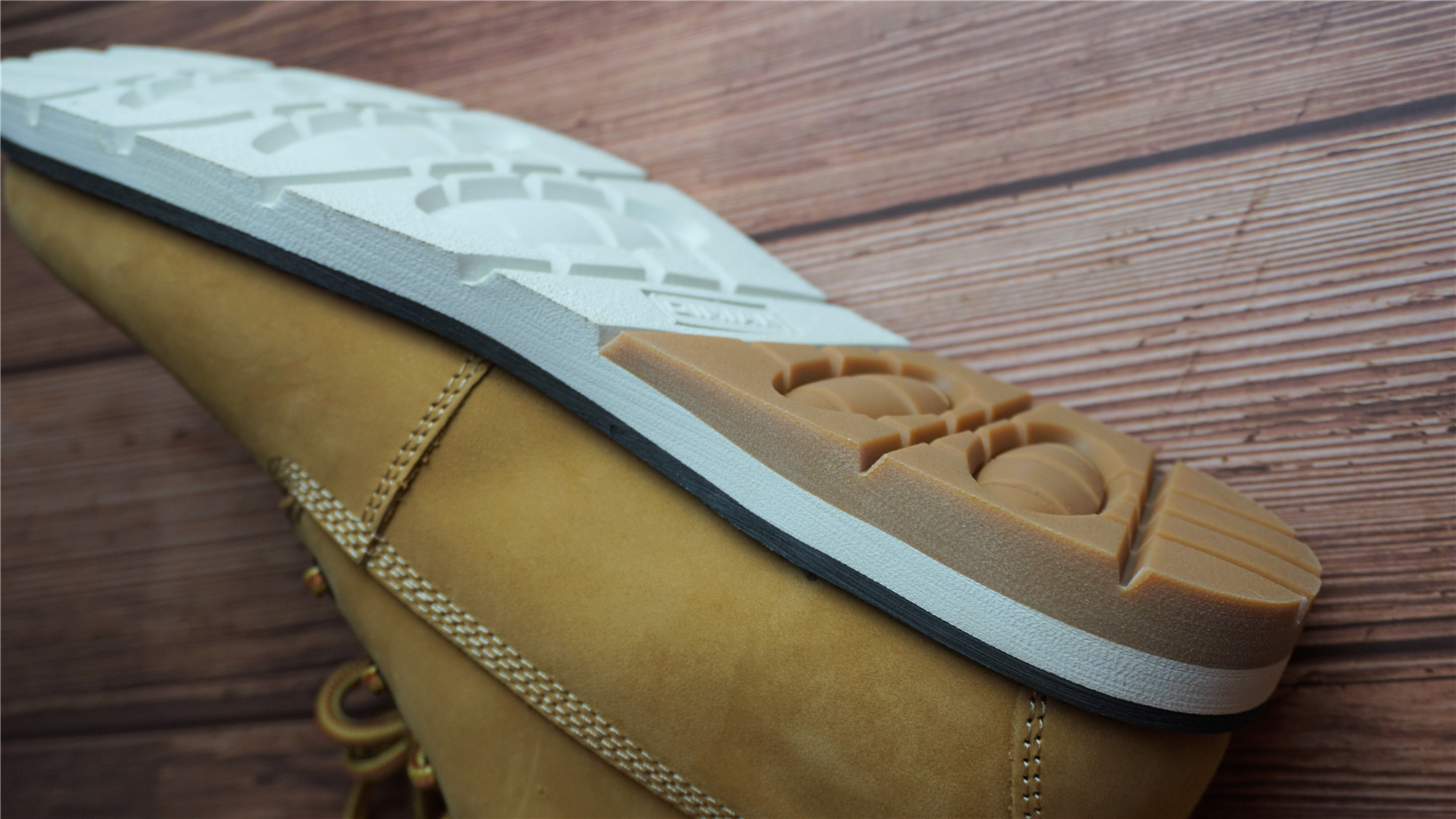 冬日踩雨必备!七面工装鞋上脚体验:不到300这材质我亏了吗?