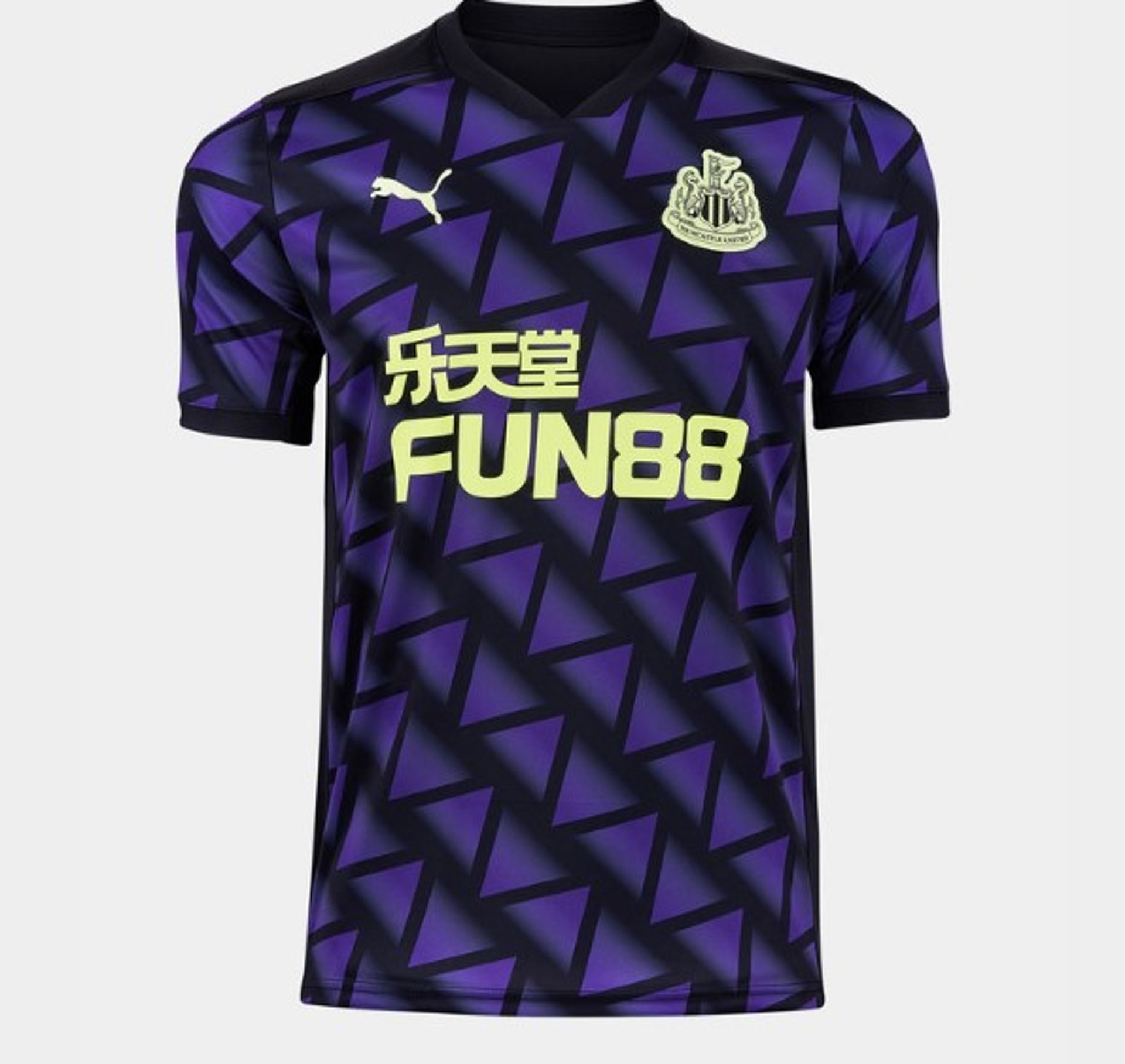 曼城13-14赛季主场球衣,19-20赛季曼城黑色客场球衣