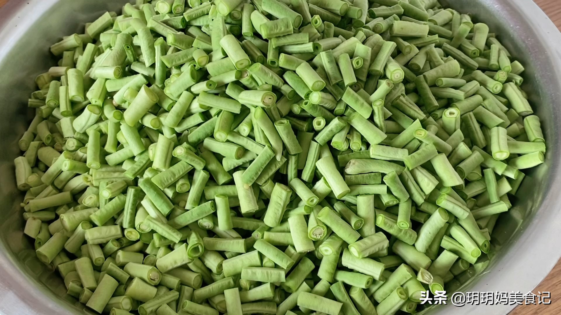 腌酸豆角简约做法,腌酸豆角的家常做法简单