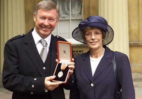 红魔曼联最成功的教练,红魔曼联巅峰时刻