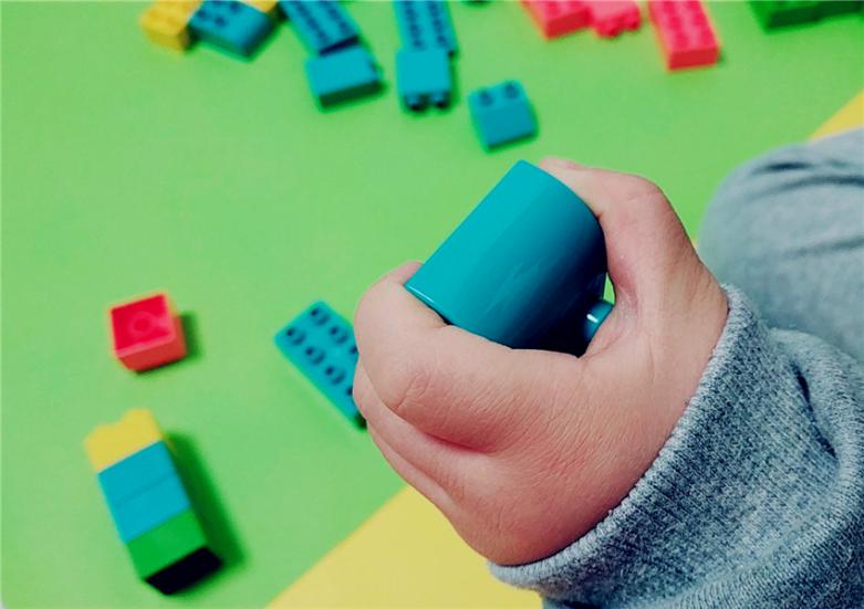 积木是每个宝宝必备的早教玩具,3-6岁大颗粒积木启蒙