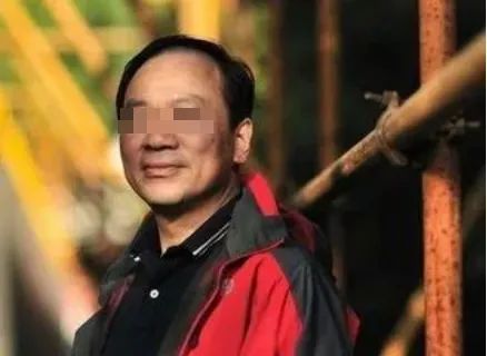 他伪装智障，冒死进黑窑解救30多人，因为他，黑煤矿得到有力打击