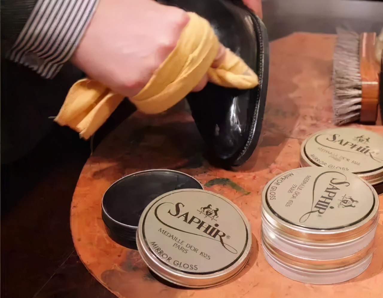 绒皮鞋怎么保养妙招,皮鞋的保养技巧视频