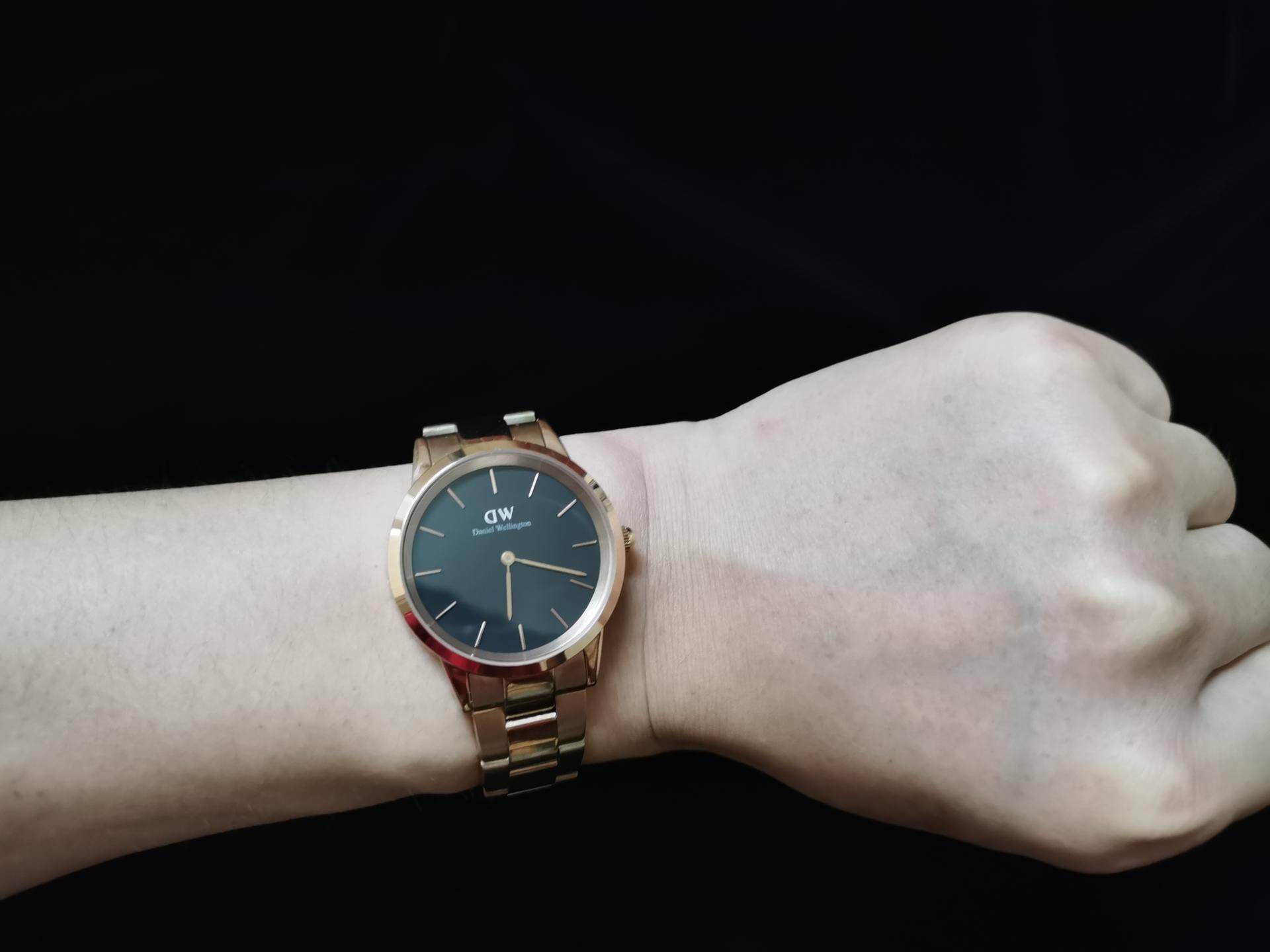 富婆送给他一块手表,富婆送的高端手表