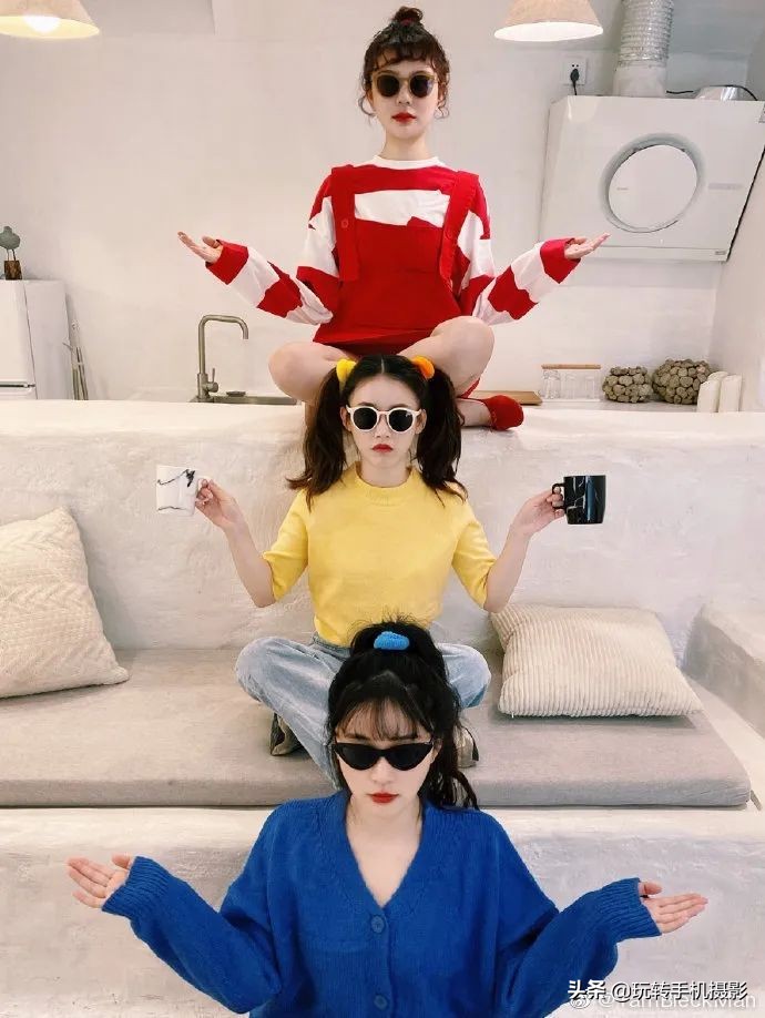 闺蜜拍照姿势创意二人,闺蜜雪地拍照姿势大全