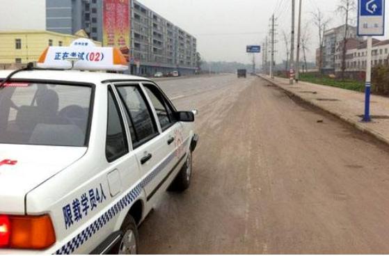 科三靠边停车时后面有车怎么办,科三靠边停车车位满了咋整