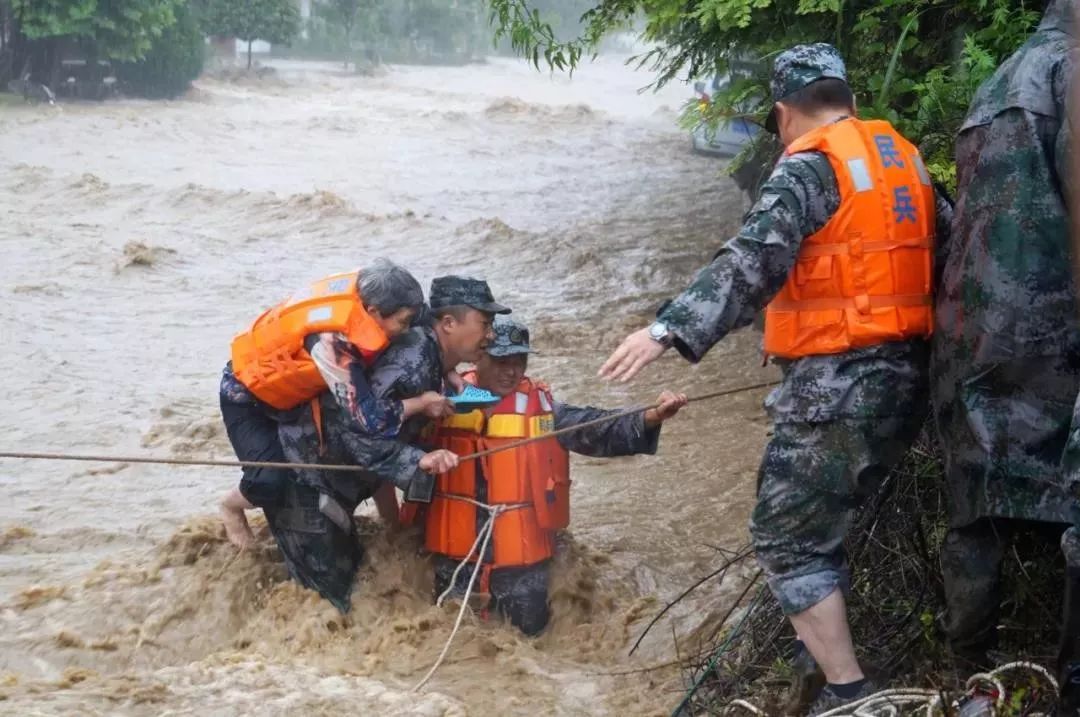 中国军人铮铮铁骨铁血军魂,英姿飒爽霸气的中国军人