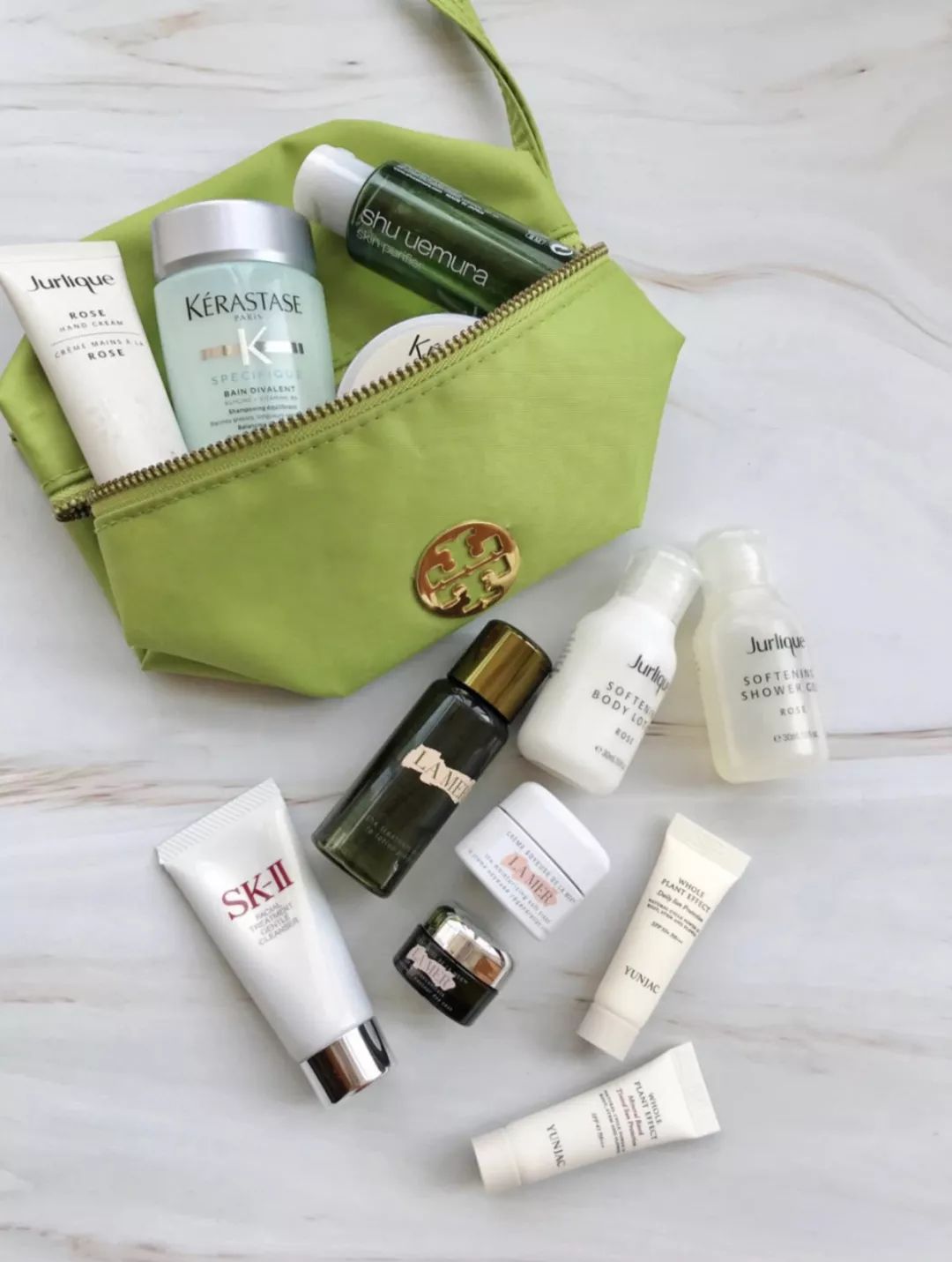 化妆品送的小样和正装有区别吗,化妆品是小样好还是正装的好