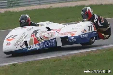 边三轮“挎子”为什么主车是歪的，边车是斜的？