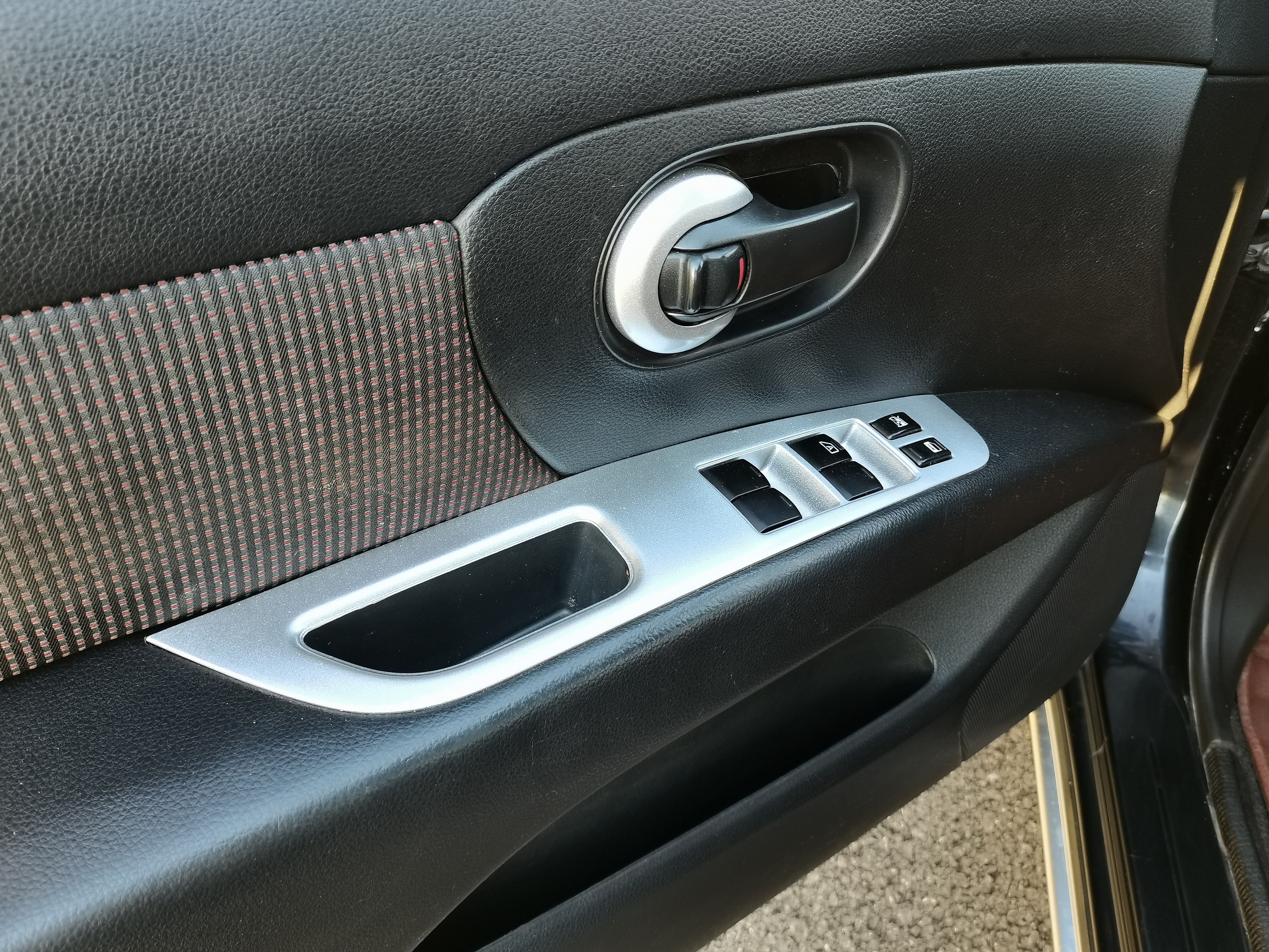 日产骊威2010落地价多少钱,10年日产骊威手动全能