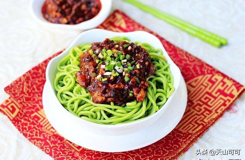 凉面的碱水面怎么煮不粘更筋道,碱面条筋道