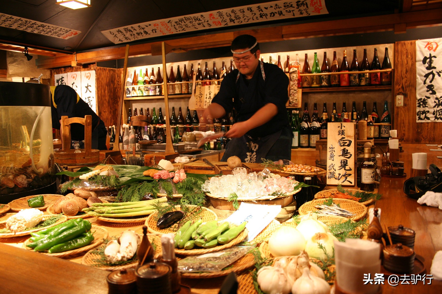 公知鼓吹日本人礼貌，游客也称赞有加，这“伪礼貌”还有人追捧？