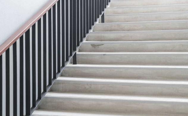 楼梯坡度尺寸标准多少合适,常见室内楼梯设计坡度为多少