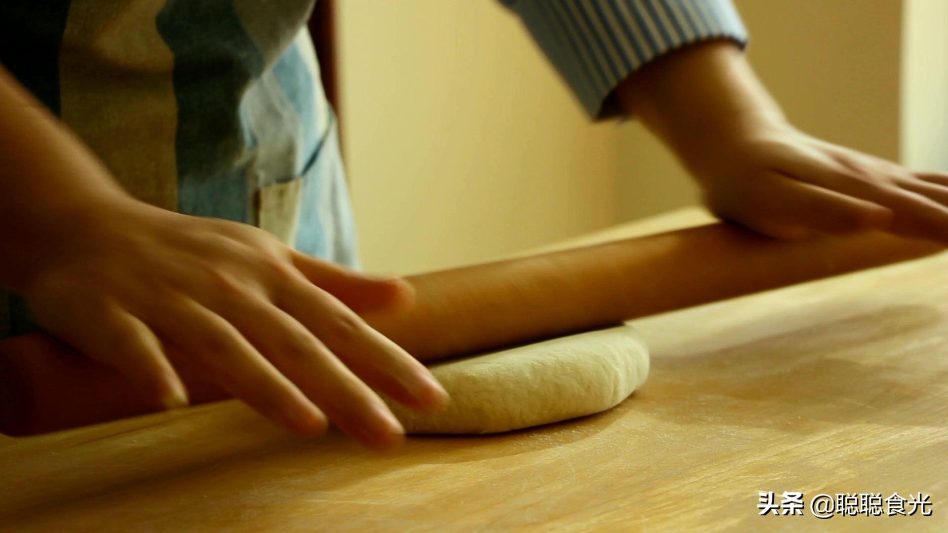 碱面手擀面怎么做劲道不断条,做手擀面放点什么筋道