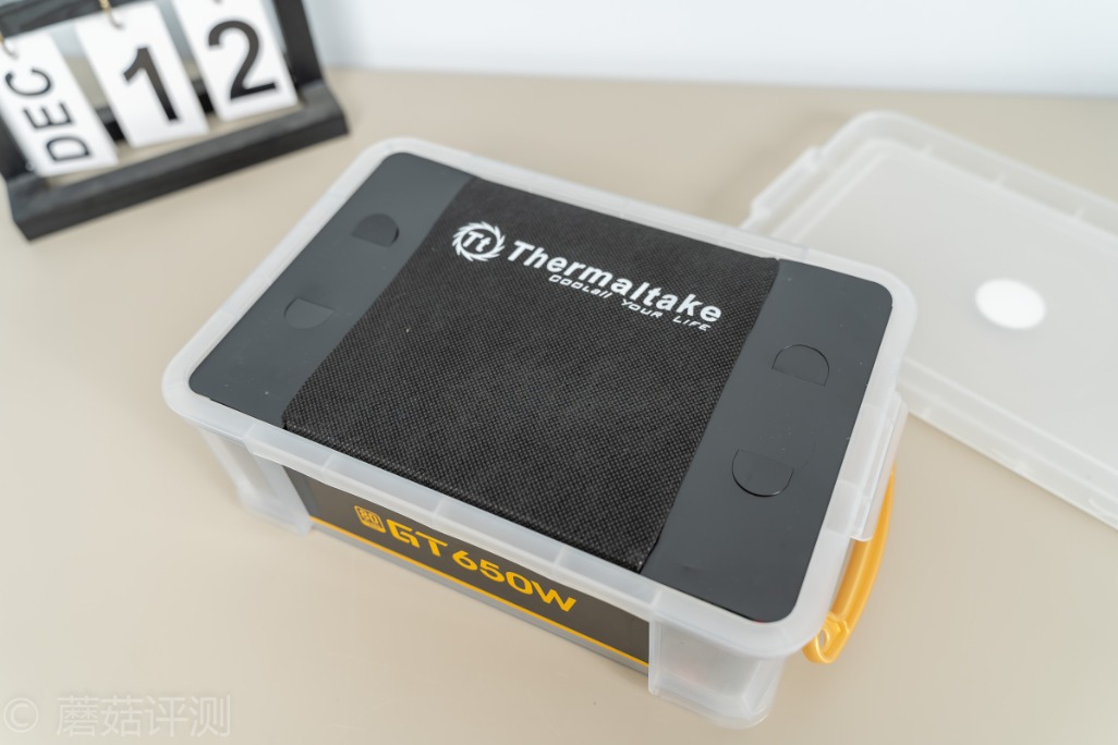 ttgt550金牌全模组电源,tt半模组电源550w