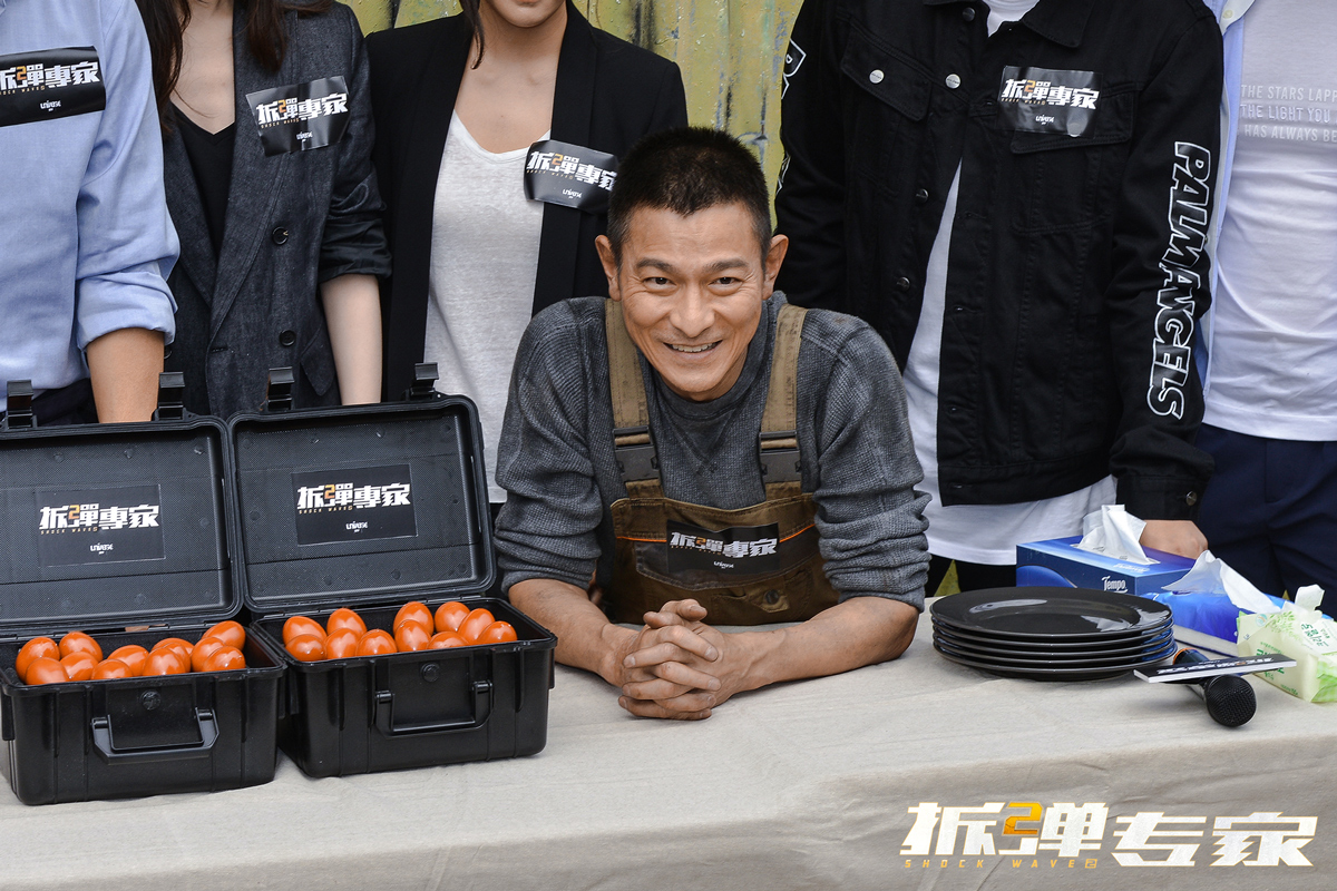 刘德华伤后全面复出接拍《拆弹专家2》搭档倪妮有没有CP感?