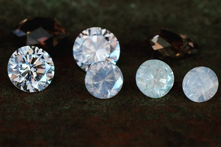 同级别的钻石为什么价格不一样,相同参数的钻石价格差