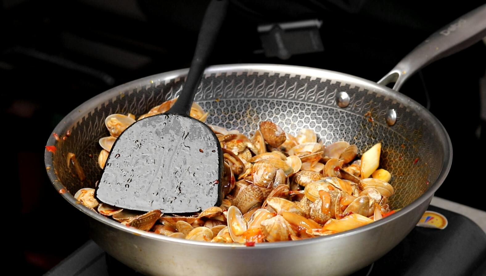 炒花蛤必须焯水吗,炒花蛤需要焯水吗