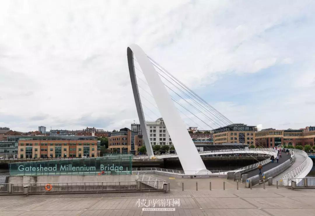 纽卡斯尔，店主为我弹奏了一把十万元的吉他