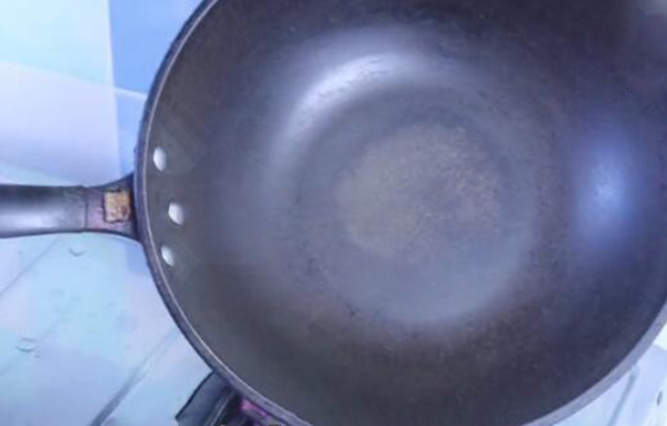 铁锅重新开锅的正确方法不粘锅,铁锅的正确开锅方法不粘锅