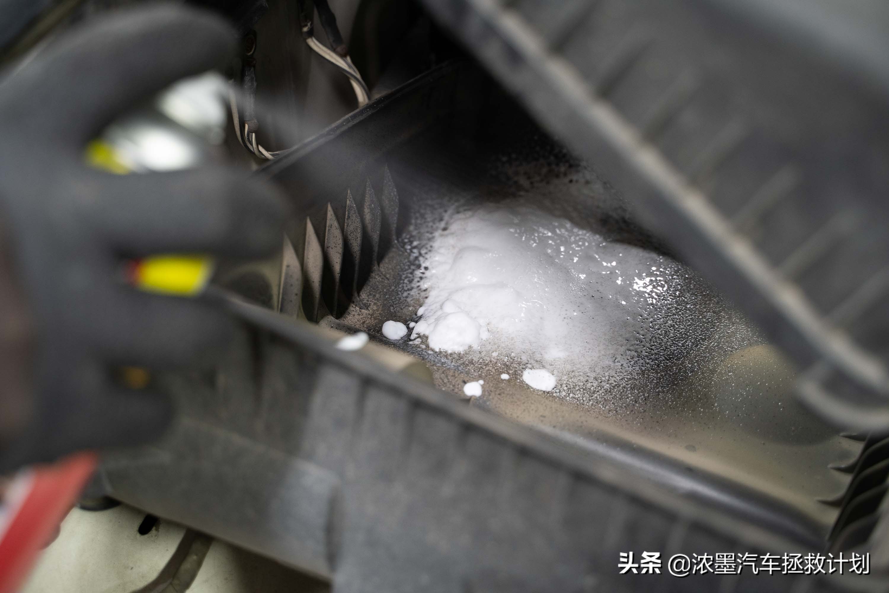 丰田霸道酷路泽带你翻山越岭,丰田兰德酷路泽低速4驱越野模式