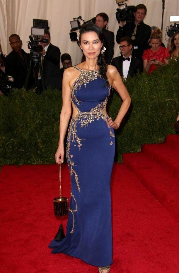 邓文迪最新变装,邓文迪为什么长得像外国人