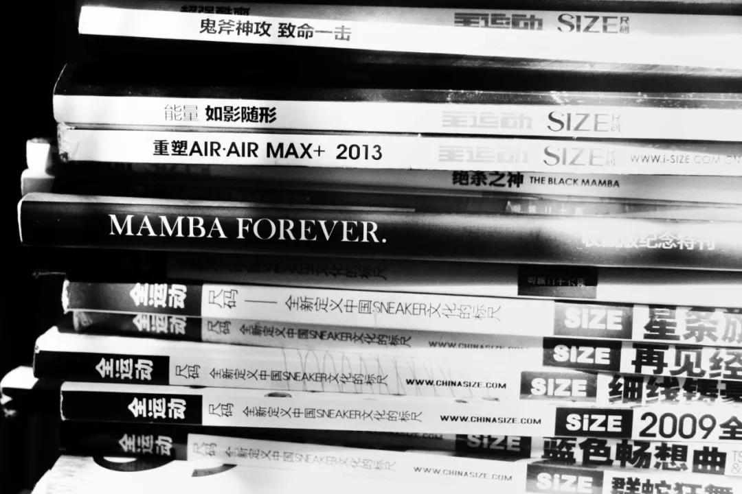 球鞋上纪念科比写什么,纪念科比买球衣还是球鞋