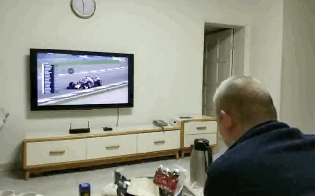 告诉孩子不要放弃自己的机会,每个小男孩都有赛车梦