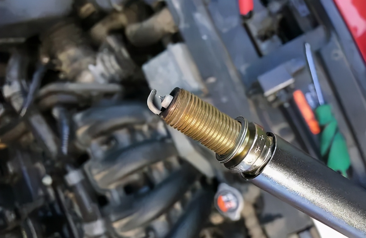 卡罗拉更换火花塞后需要注意问题,大众polo更换火花塞视频教程