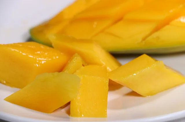 好的芒果怎么挑,学会这3个技巧再也不怕选错了