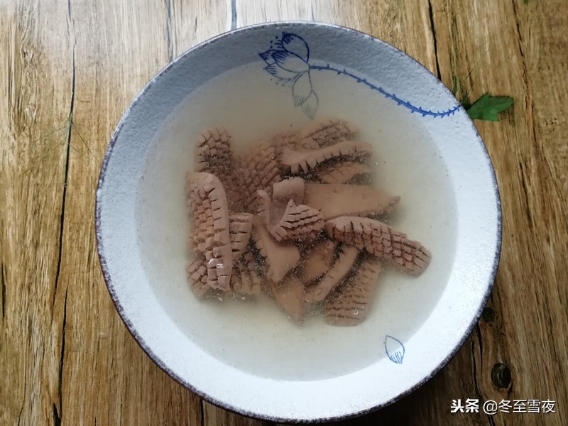 在家做猪腰，教你小窍门，不腥不骚又滑嫩，味道不输餐馆大厨