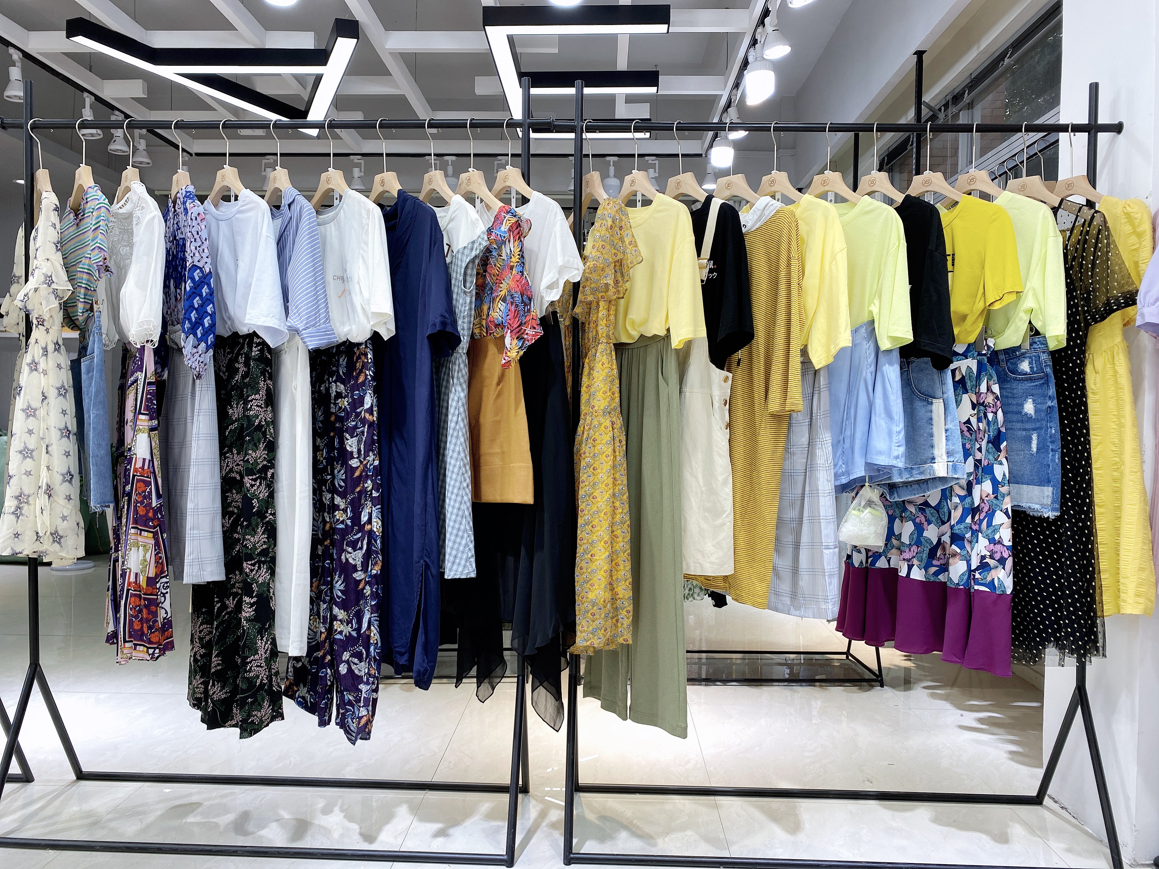 三彩女装官方旗舰店2021秋装直播,三彩品牌库存女装