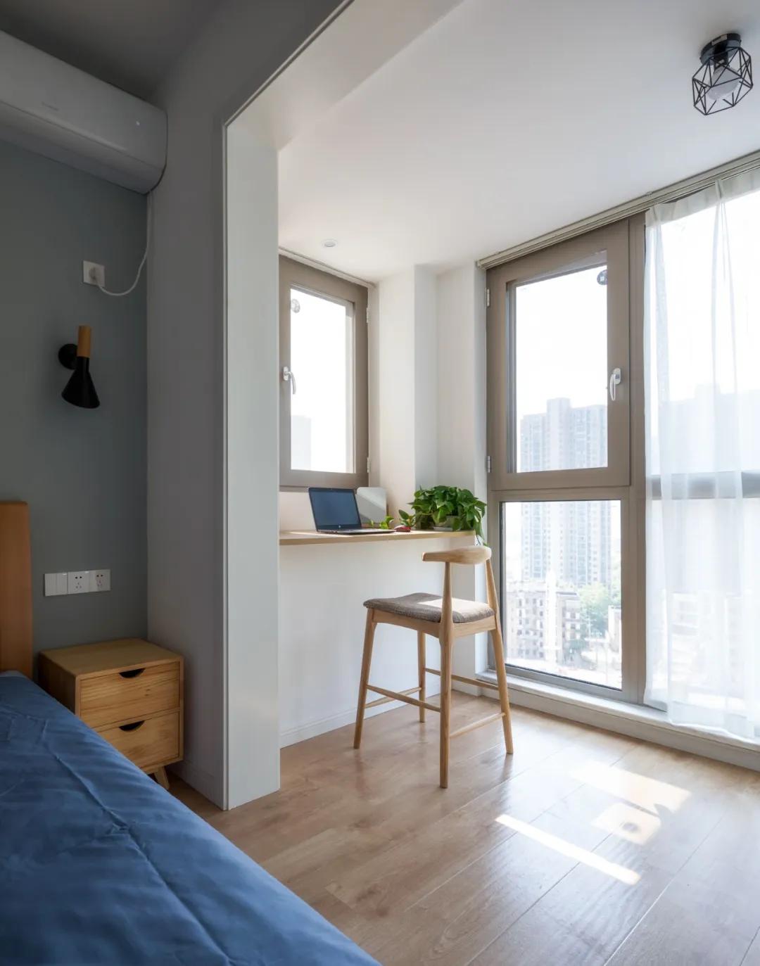 带阳台的卧室就这样装真的别犹豫,带阳台的卧室窗帘怎么装实用好看