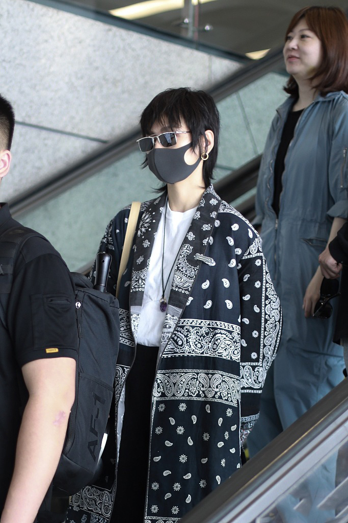 华晨宇周笔畅方大同阿兰综艺,周笔畅复古风服装