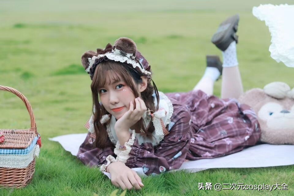 Lolita搭配造型，与对Lo裙的喜爱：专访入坑三年的lo娘