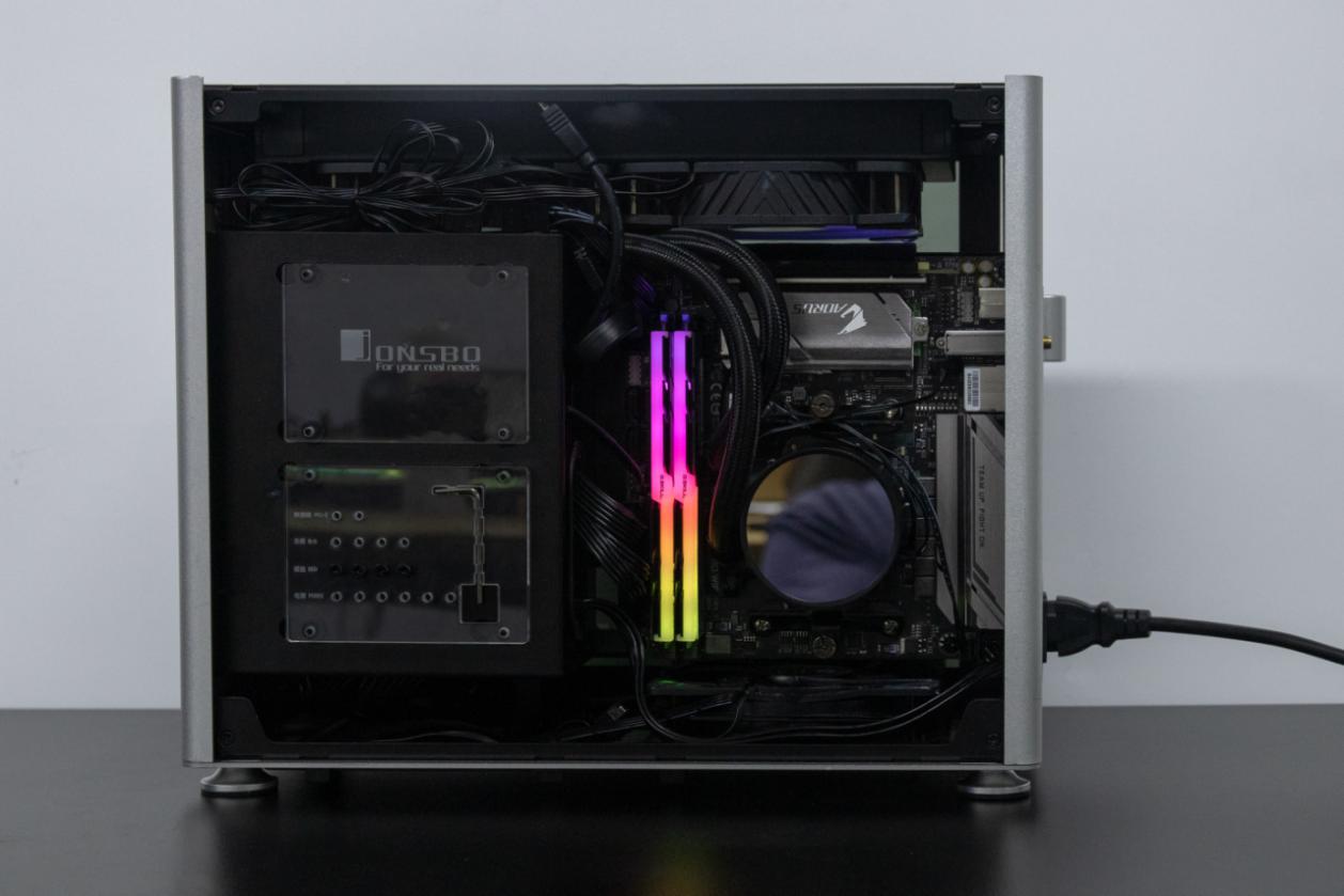 锐龙r73700x游戏体验,itx游戏主板推荐