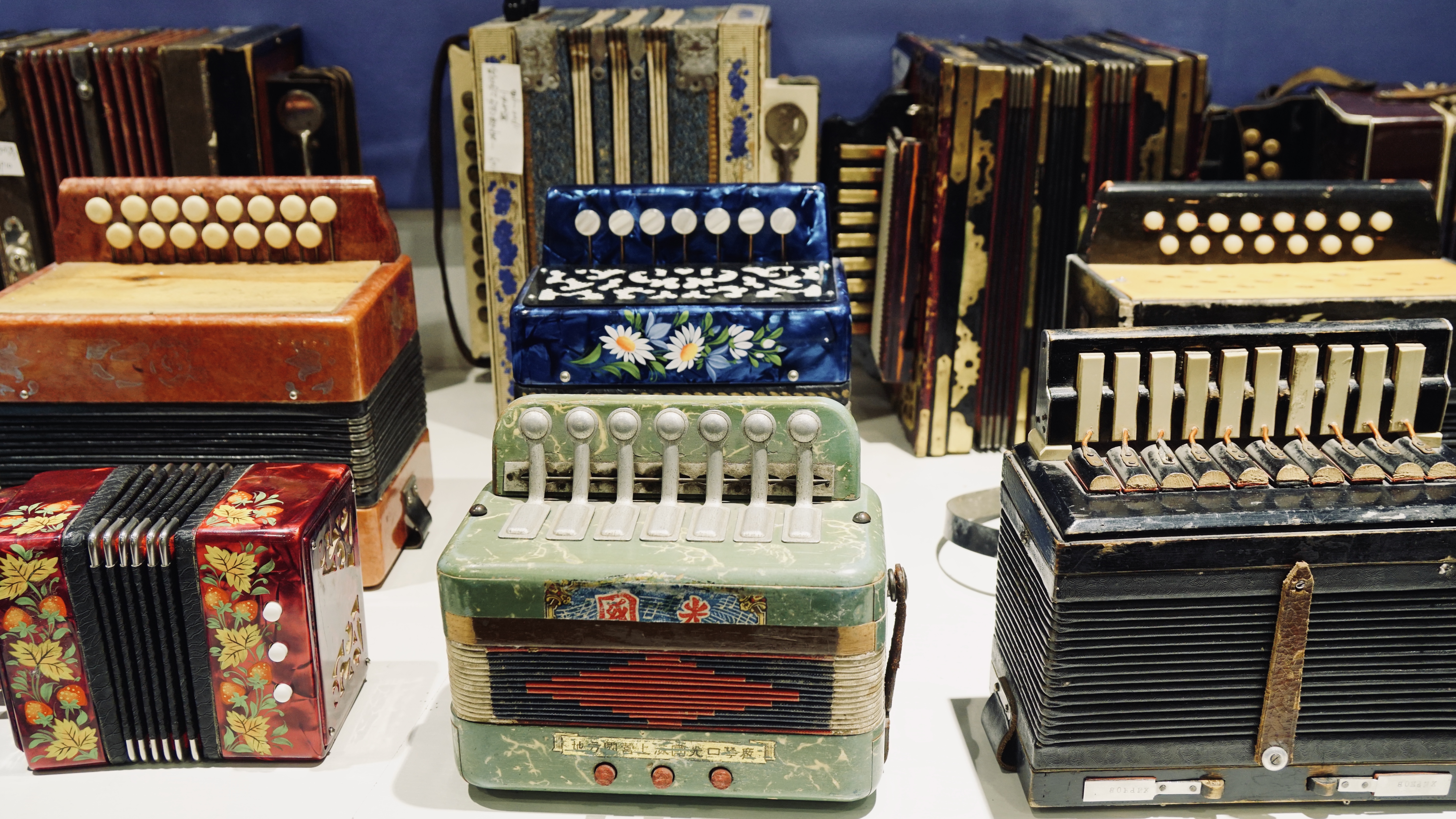 伊犁手风琴歌曲大全100首,新疆伊犁手风琴演奏