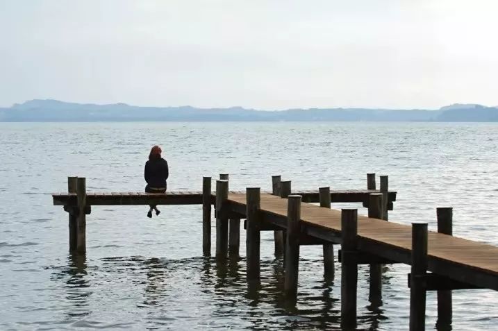 每个女人都活成了超人,每个中年的女人都活成一束光