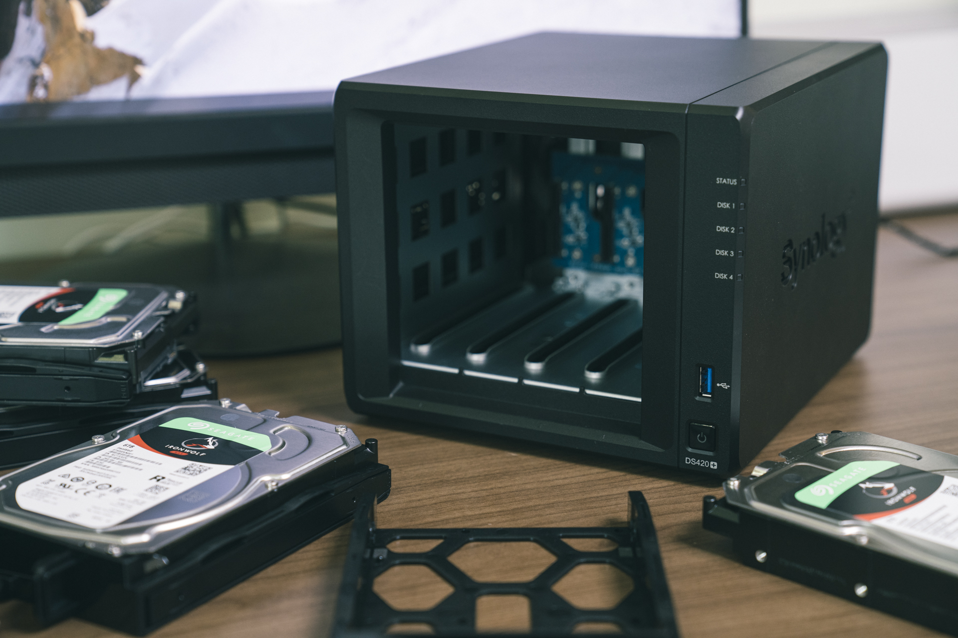 群晖4盘位nas哪个型号值得买,群晖ds220+和ds420+的区别