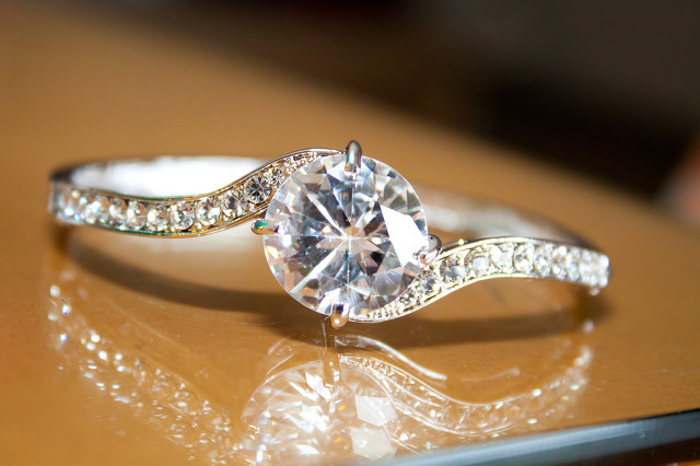 钻石为什么可以燃烧,钻石的燃烧方法