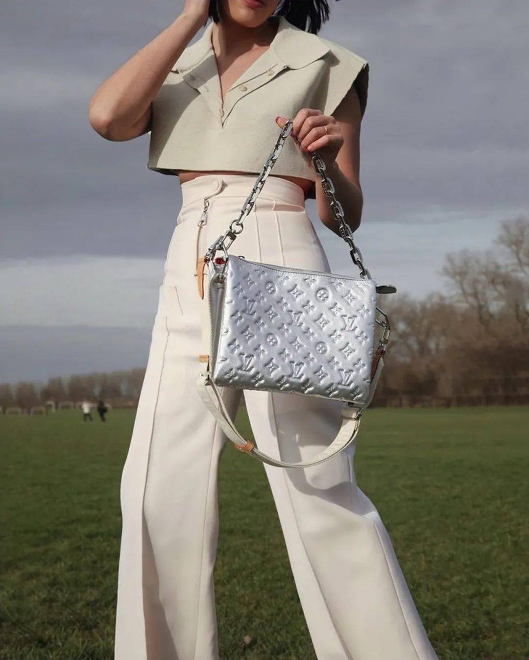 LV新手袋一出，女明星们集体撞包