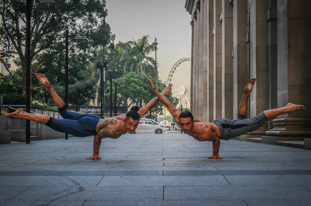 男神“衣架子”身材大揭秘，原来是每天坚持瑜伽，力量升级不得了