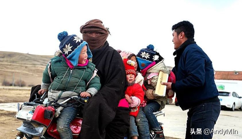 挖10万元1斤的虫草,却买不起一个玩具|高原孩子的残酷童年