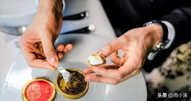 俄罗斯喝酒的下酒菜,俄罗斯人最爱喝的酒是什么