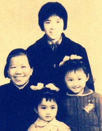 再谈赖文峰，杨钰莹仍热泪盈眶，被毁掉的上半生，不只因“初恋”