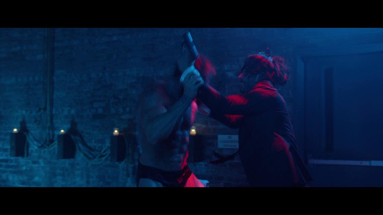 约翰威克的持枪姿势,约翰威克在电影里用的是什么枪