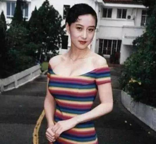 利智李连杰最新状况,抛弃糟糠之妻娶相府小姐